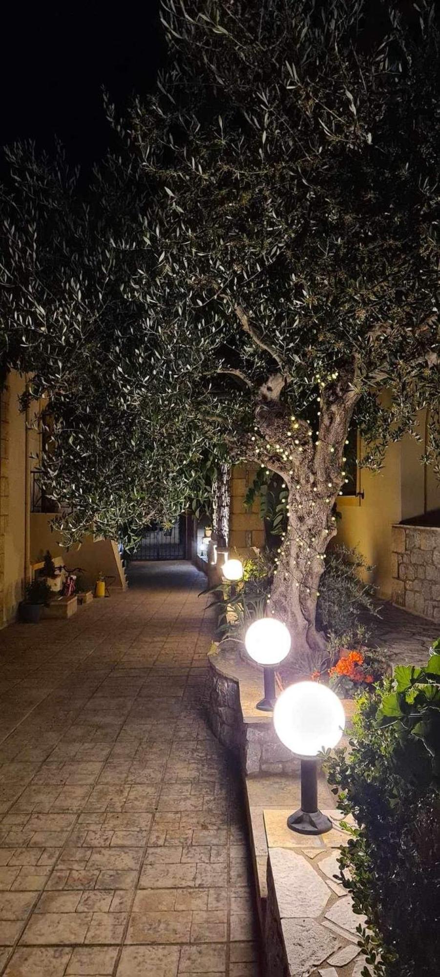 Finikes Apartments สตูปา ภายนอก รูปภาพ