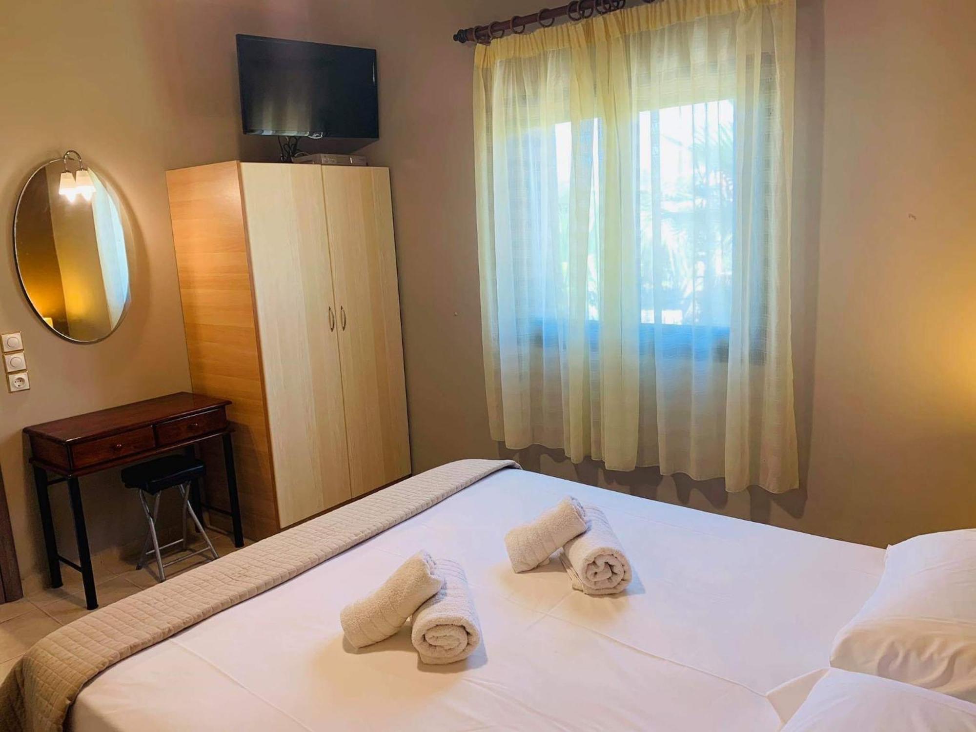 Finikes Apartments สตูปา ห้อง รูปภาพ